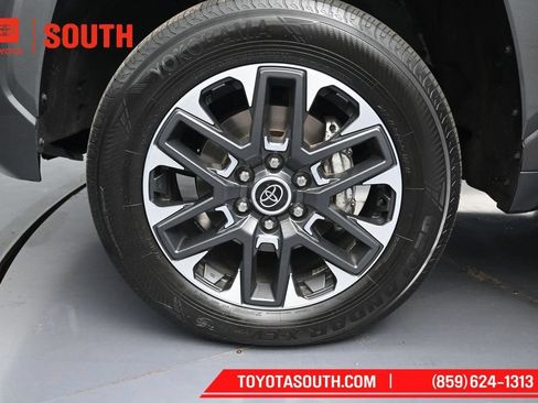 Used 2023 Toyota Tundra Limited AWD/4WD image 36