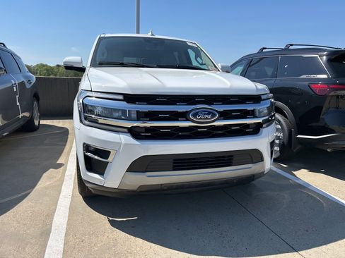 Used 2024 Ford Expedition Limited image 24