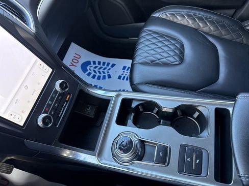 Used 2024 Ford Edge Titanium image 29