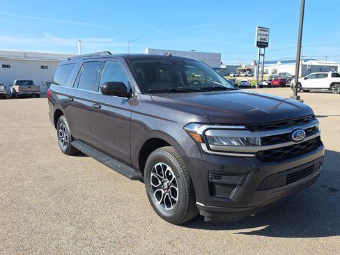 Used 2024 Ford Expedition Max XLT image 2
