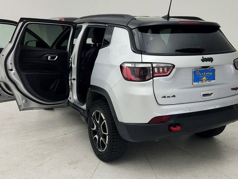 Used 2025 Jeep Compass Trailhawk image 12