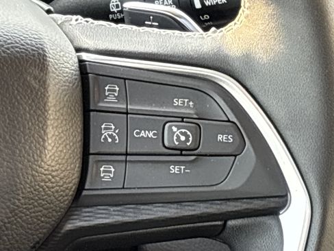 Used 2024 Jeep Grand Cherokee Laredo X w/ Luxury Tech Group I AWD/4WD image 24