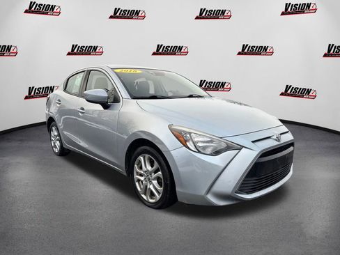 Used 2018 Toyota Yaris iA image 3
