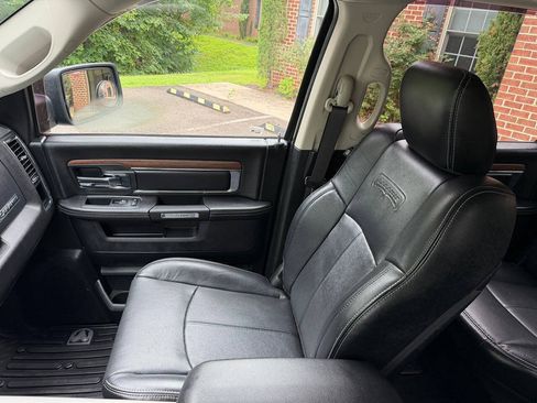 Used 2018 RAM 1500 Laramie w/ Convenience Group AWD/4WD image 23