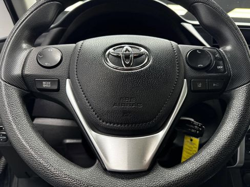 Used 2017 Toyota Corolla LE image 21
