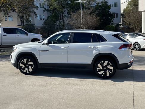Used 2024 Volkswagen Atlas Cross Sport SE image 3