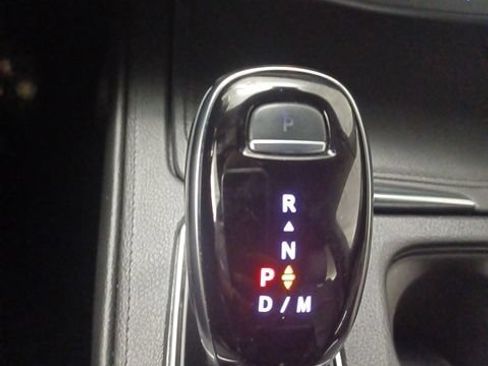 Used 2025 Cadillac XT4 Premium Luxury FWD image 30