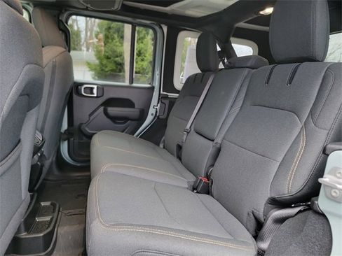 Certified 2024 Jeep Wrangler Unlimited image 21