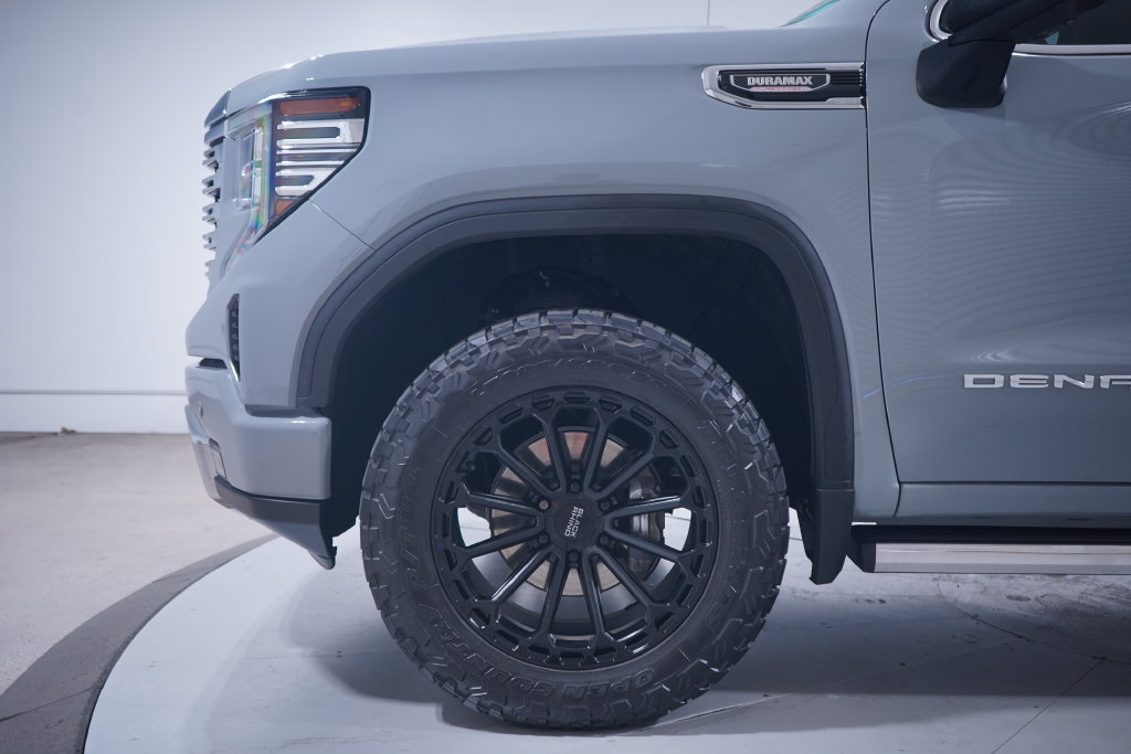 Used 2024 GMC Sierra 1500 Denali w/ Technology Package AWD/4WD image 2