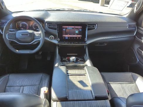 Certified 2023 Jeep Wagoneer Series III w/ Preferred Equipment Group AWD/4WD image 7