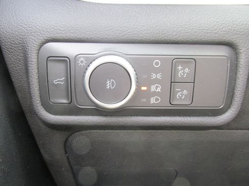 Used 2022 Ford Explorer XLT w/ Equipment Group 202A image 32