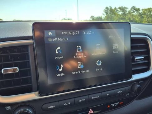 Used 2025 Hyundai Venue SEL FWD image 17