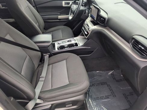 Used 2023 Ford Explorer XLT AWD/4WD image 30
