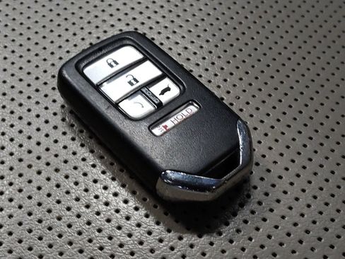 Used 2018 Honda Pilot Elite image 32