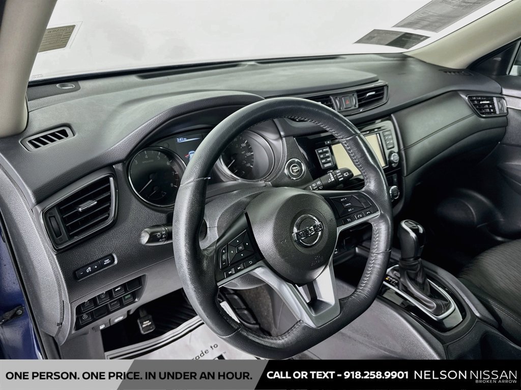 Certified 2017 Nissan Rogue SV w/ SV Premium Package FWD image 9