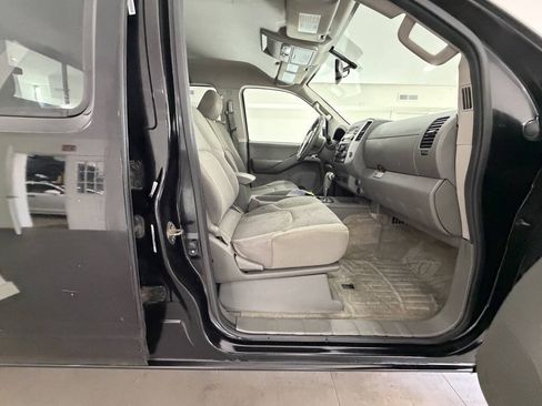 Used 2014 Nissan Frontier SV w/ SV Value Truck Package AWD/4WD image 13