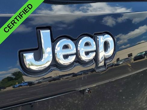 Used 2022 Jeep Grand Cherokee Limited image 32