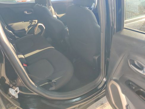 Used 2017 Jeep Renegade Latitude w/ Cold Weather Group image 14