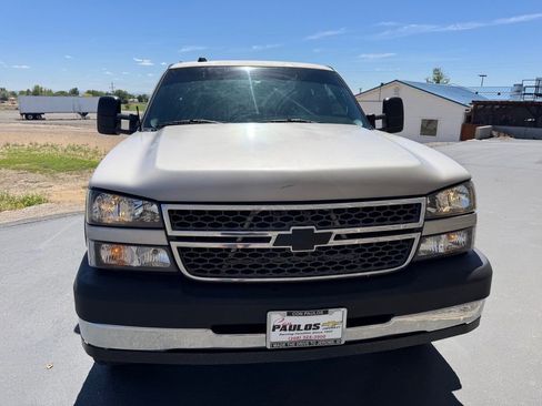 Used 2005 Chevrolet Silverado 2500 LS AWD/4WD image 2