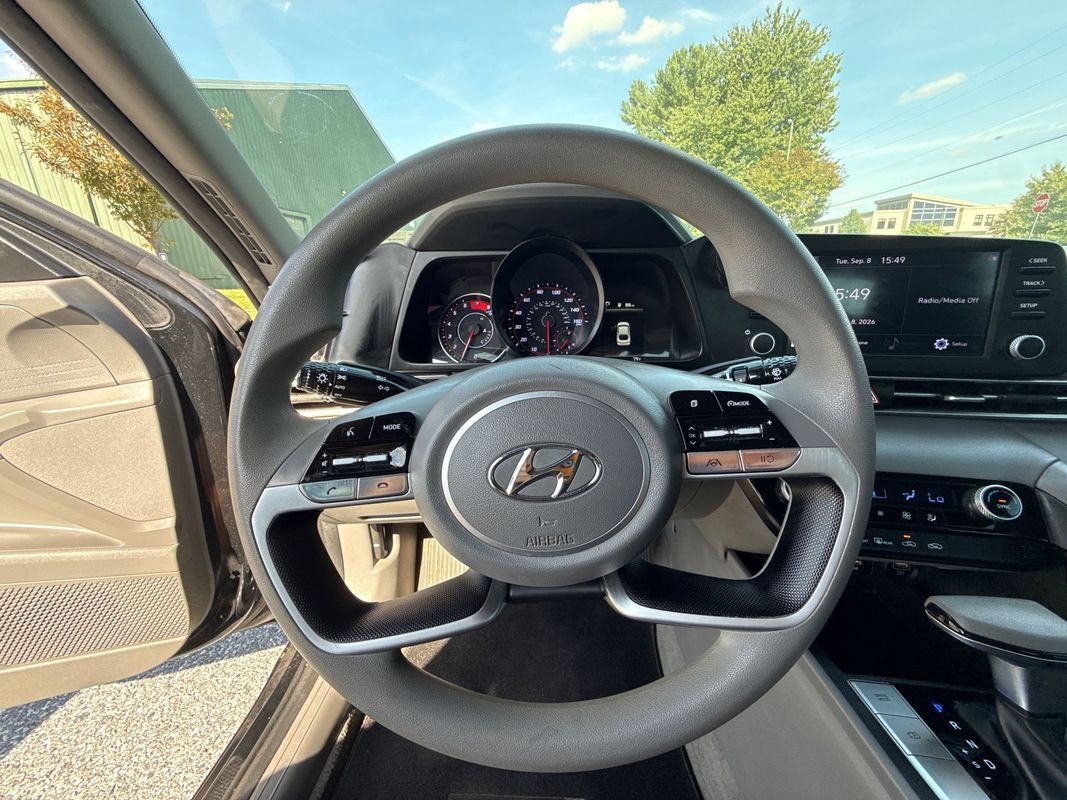 Used 2022 Hyundai Elantra SEL FWD image 19