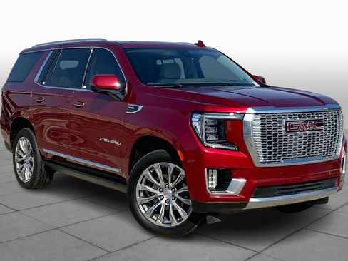 Used 2021 GMC Yukon Denali w/ Denali Premium Package image 3