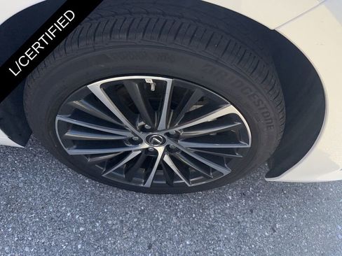 Used 2025 Lexus ES 300h w/ Premium Package FWD image 4