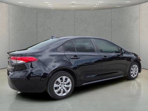 Used 2023 Toyota Corolla LE FWD image 4