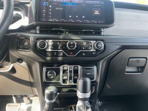 Used 2024 Jeep Wrangler Sahara image 20