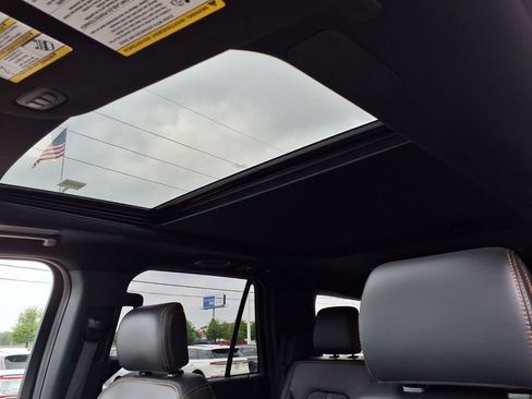Used 2024 Ford Expedition Platinum AWD/4WD image 17
