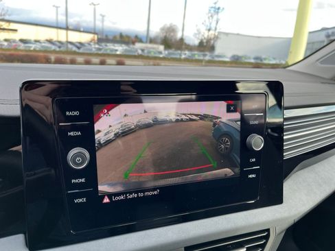 Used 2025 Volkswagen Jetta SE image 17