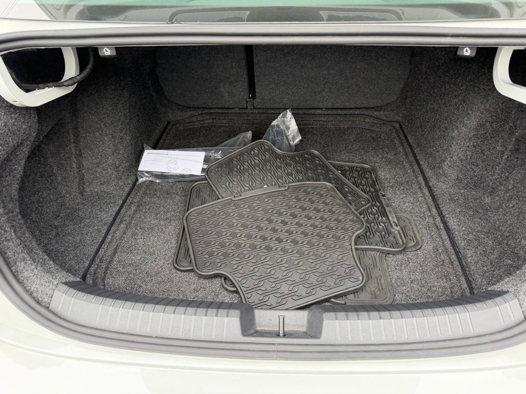Used 2025 Volkswagen Jetta SEL FWD image 25