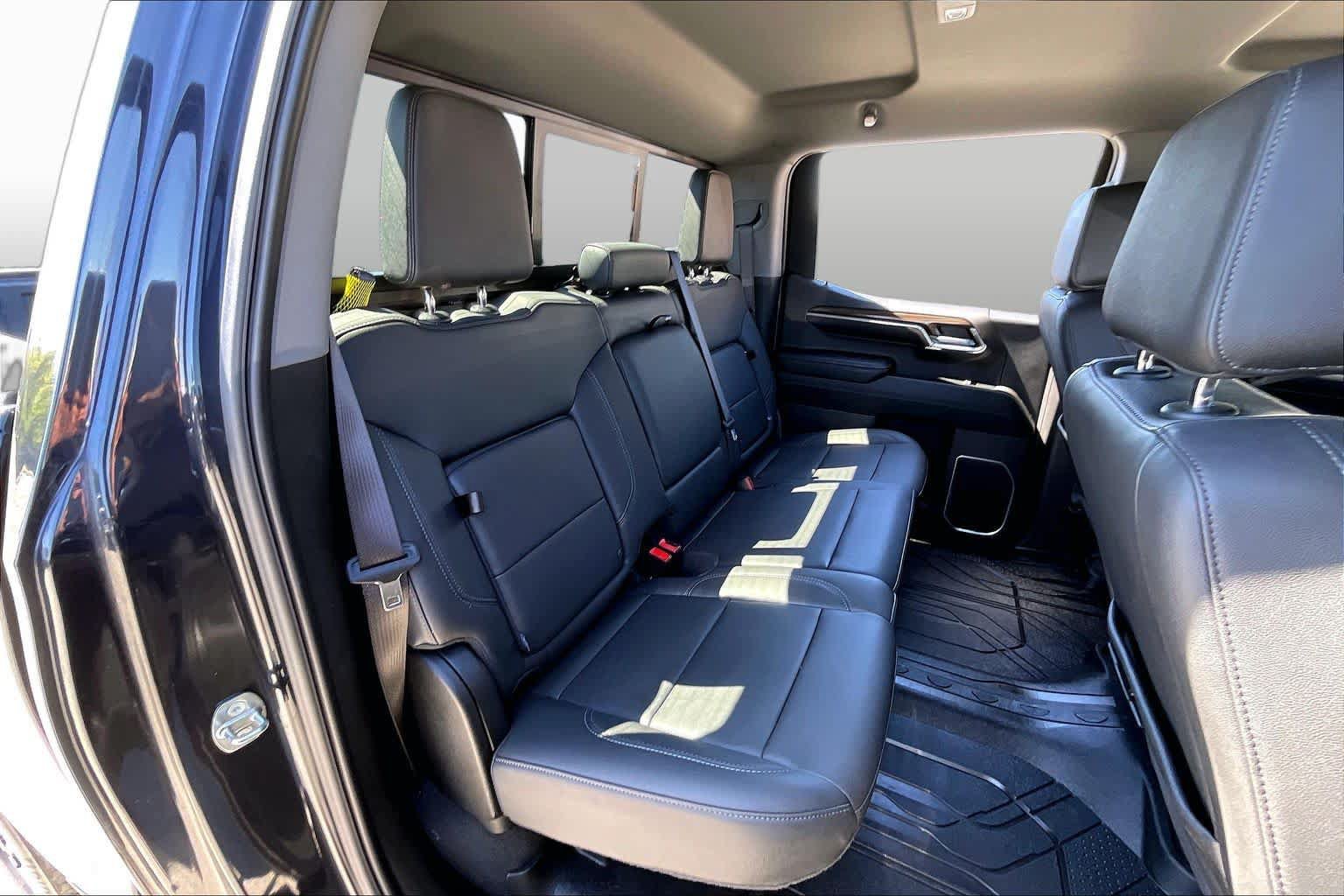 Used 2024 Chevrolet Silverado 1500 LT w/ Leather Package AWD/4WD image 19