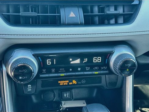 Used 2019 Toyota RAV4 XLE FWD image 14