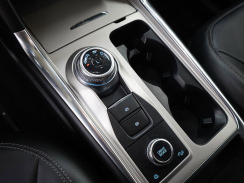 Used 2022 Ford Explorer XLT w/ Equipment Group 202A image 22