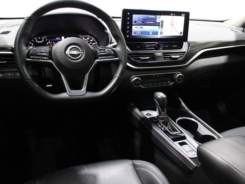 Used 2023 Nissan Altima 2.0 SR image 2