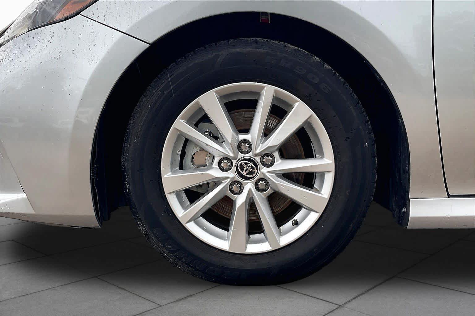 Used 2025 Toyota Camry LE FWD image 11