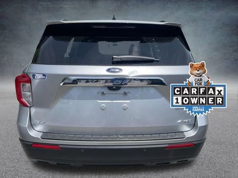 Used 2021 Ford Explorer XLT image 2