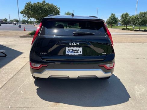 Used 2023 Kia Niro EX FWD image 6