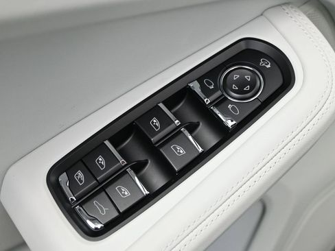 New 2026 Porsche Macan image 19