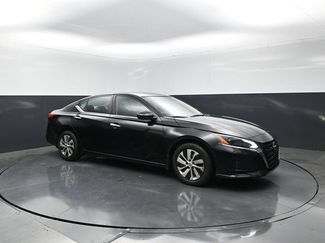 Used 2023 Nissan Altima 2.5 S FWD video 1