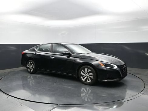 Used 2023 Nissan Altima 2.5 S FWD image 1