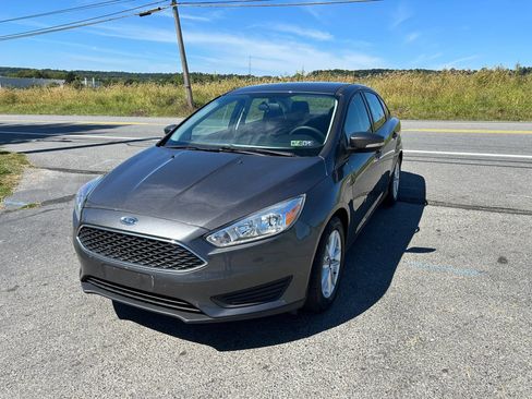 Used 2015 Ford Focus SE FWD image 3