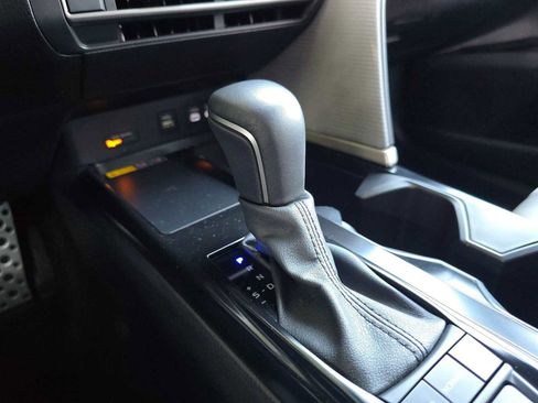 Used 2025 Toyota Camry SE FWD image 36
