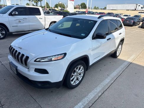 Used 2016 Jeep Cherokee Sport FWD image 1