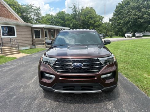Used 2020 Ford Explorer XLT w/ Equipment Group 202A AWD/4WD image 7