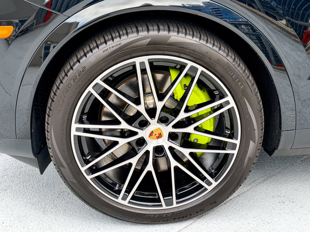 Certified 2026 Porsche Cayenne E-Hybrid Coupe AWD/4WD image 13