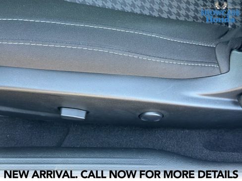 Used 2022 Dodge Challenger GT w/ Driver Convenience Group image 11