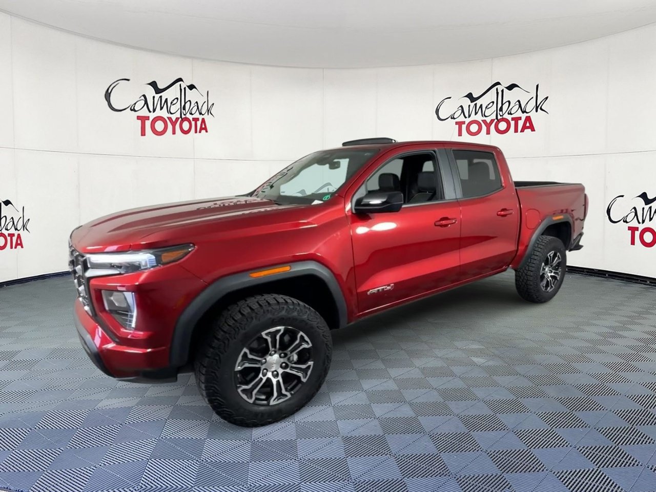 Used 2024 GMC Canyon AT4 w/ AT4 Premium Package AWD/4WD image 7