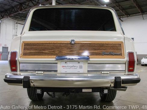 Used 1987 Jeep Grand Wagoneer AWD/4WD image 6