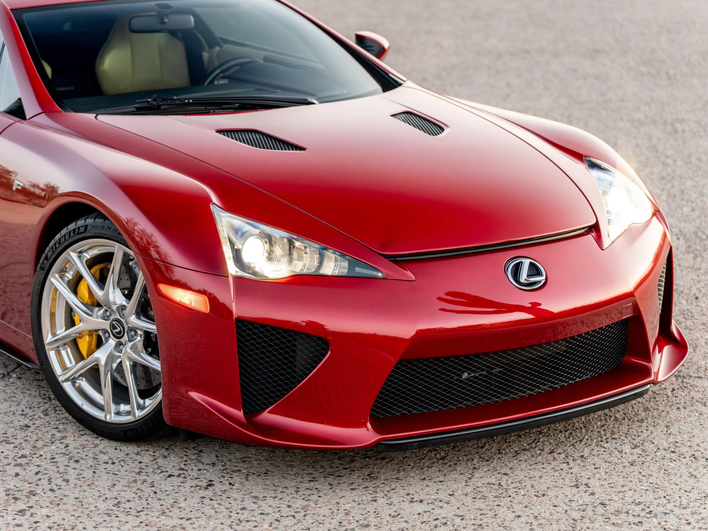 Used 2012 Lexus LFA RWD image 35